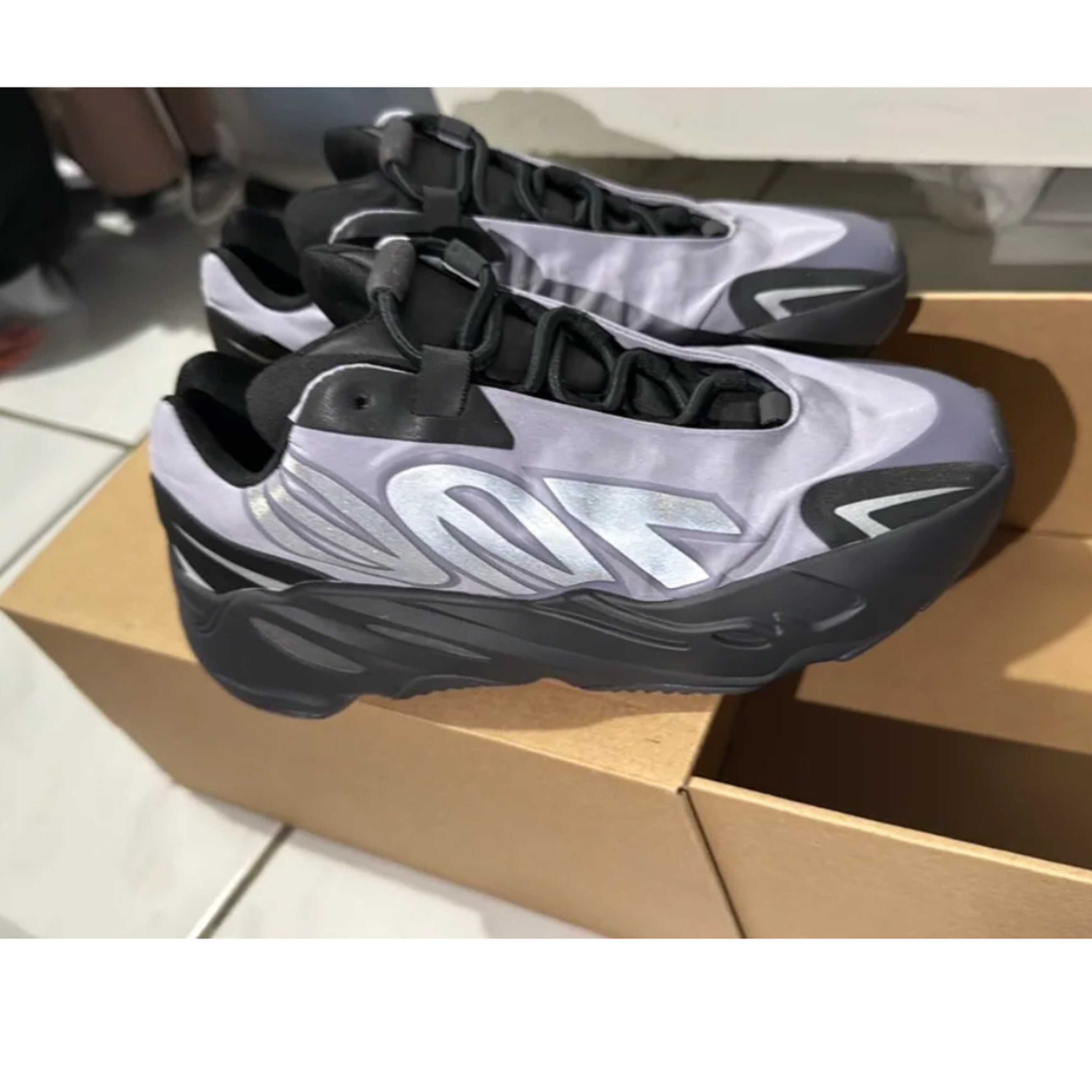 Adidas Yzy 700 Mnvn Geode Sneakers